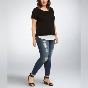 Torrid Size 18R Medium Wash Ripped Distressed / Destruction Skinny Jeans